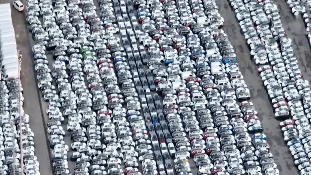 Araç piyasasındaki dengeleri değiştirecek gelişme: Binlerce sıfır araç Haydarpaşa limanında böyle görüntülendi 7